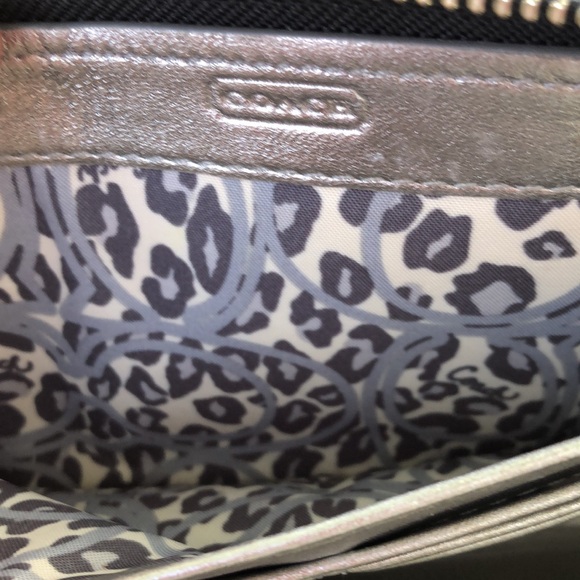 Coach Poppy Long Zip Around Wallet/clutch/Coach Tag Excellent Condition. - Picture 8 of 9